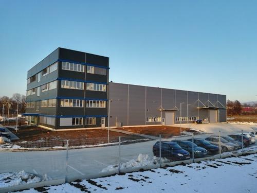 Trilaug – Heitec – Trenčianska Turná – montáž obvodového opláštenia a hydroizolácie strechy