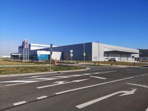 TAKENAKA – G-tekt – Nitra – montáž obvodového opláštenia