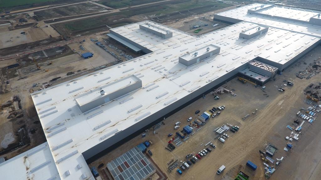 TAKENAKA – JLR – Nitra – montáž obvodového opláštenia